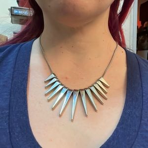 Express spike necklace